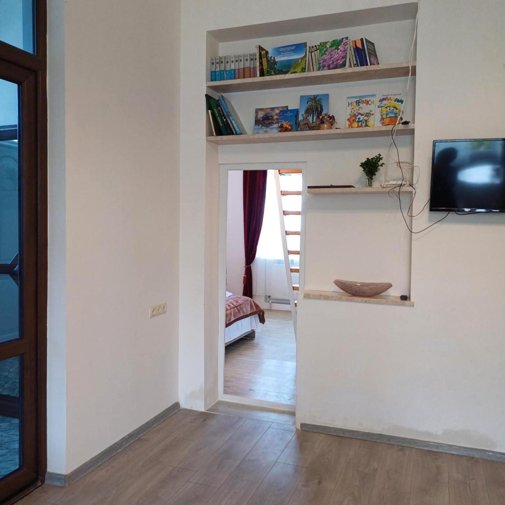 Bis-A Guesthouse Makhinjauri Dış mekan fotoğraf